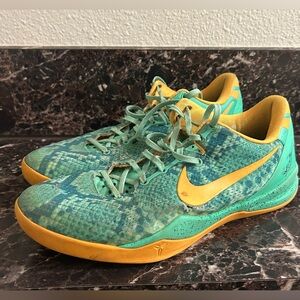 Kobe 8 System Green Glow Size 9